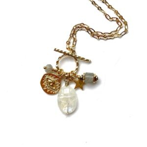 collier toggle grigris scarabée