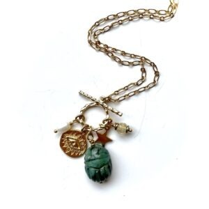 collier toggle scarab emerald