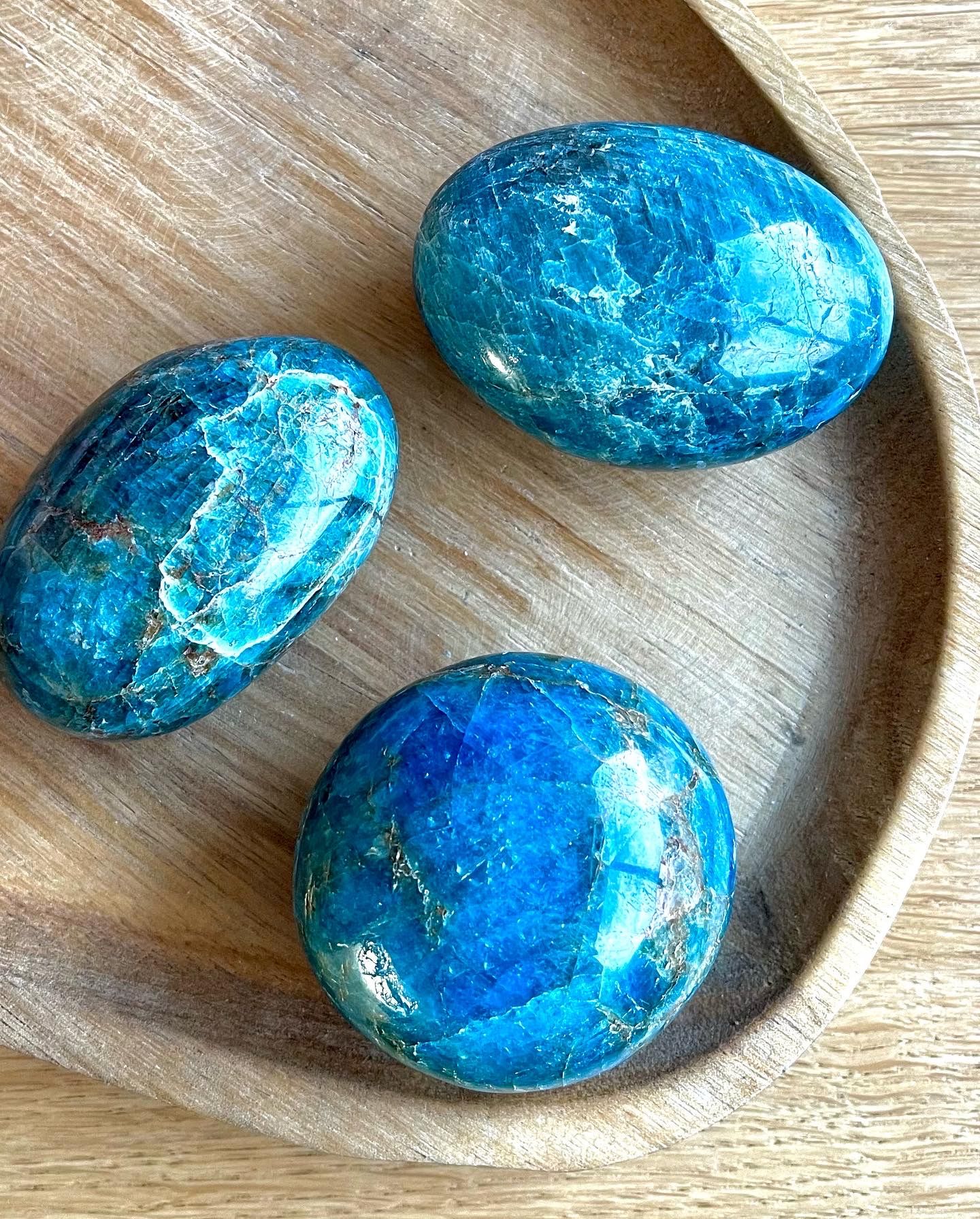 paulettequincaillerie-bijoux-createur-pierres-semi-précieuses-lithotherapie-apatite-pierre-roulee_2 apatite