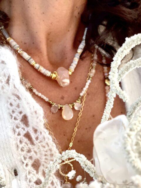 collier kuan yin pierre de lune pêche