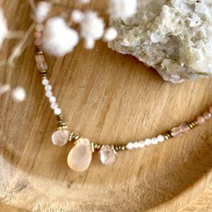 collier kuan yin pierre de lune pêche