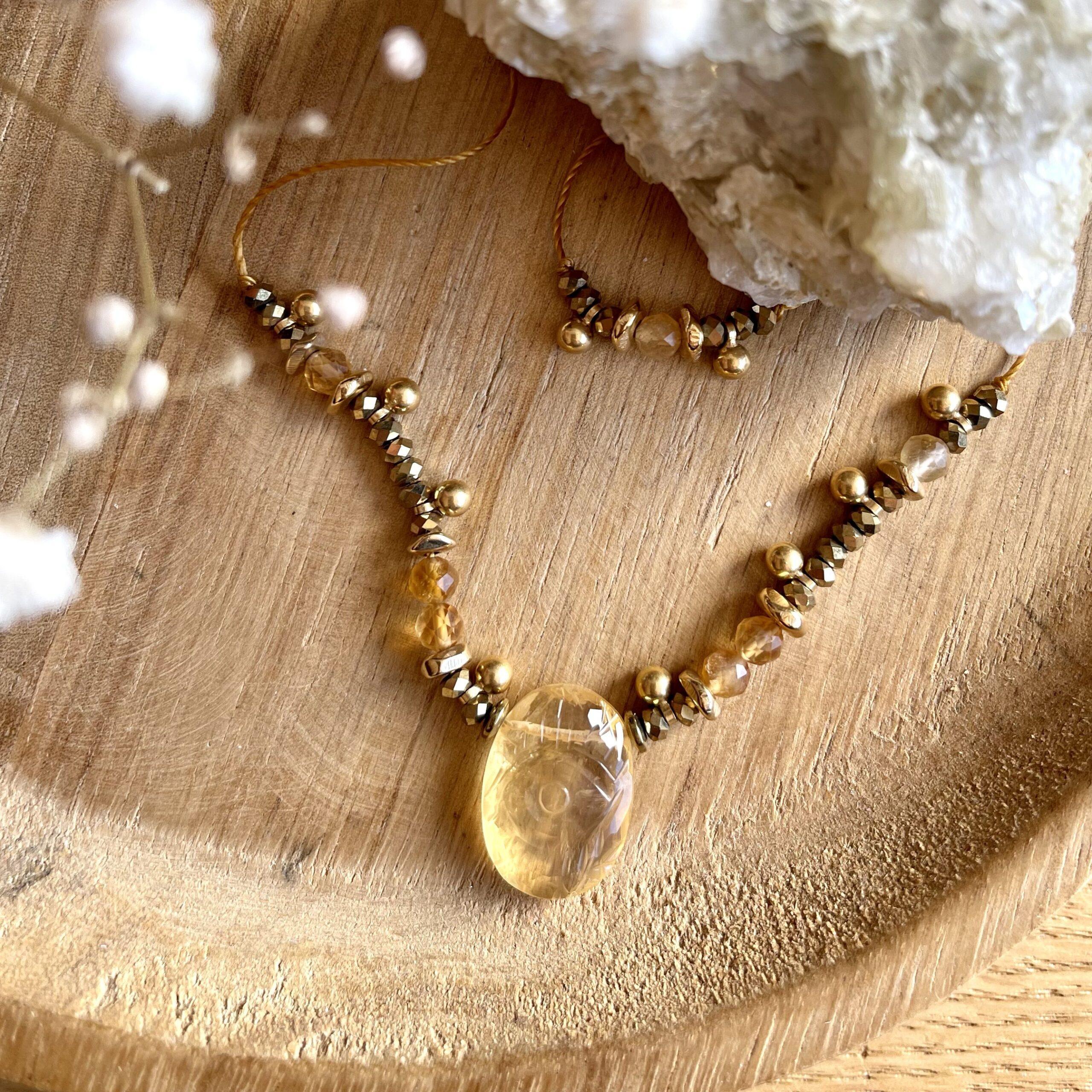collier Horus sur soie citrine