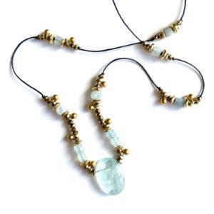 collier Horus sur soie aigue marine