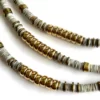 bracelet nymphe shell est un bracelet puka en coquillages et cartouche or nude intemporel