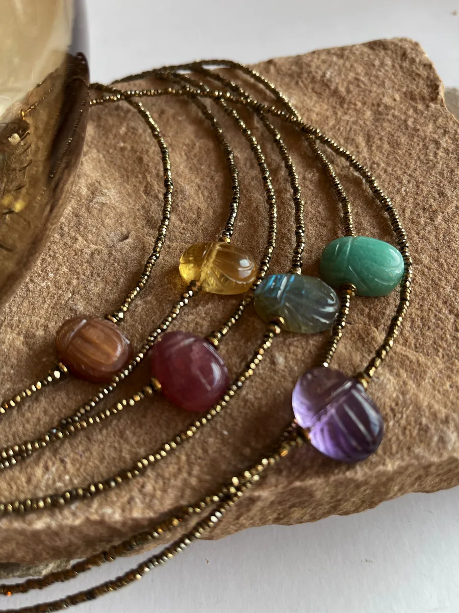 collier-amulette-scarabée-amulette-talismans-paulettequincaillerie-bijoux-createur-pierres-semi-précieuses-lithotherapie_18