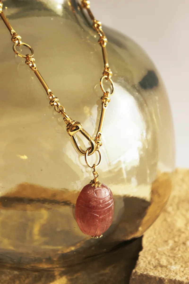 collier-mamounia-scarabée-quartz-fraise-paulettequincaillerie-bijoux-createur-pierres-semi-précieuses-fines-lithotherapie-talisman-amulette_29 collier ammonia scarabée en quartz fraise