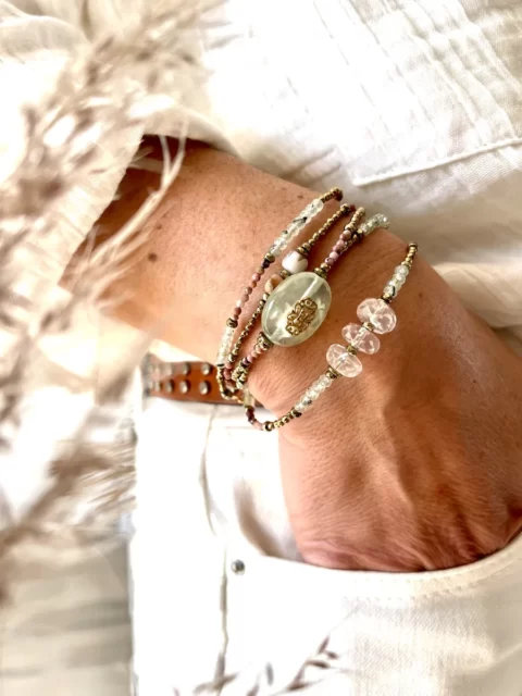 bracelet multitours en phrénite et rhodochrosite