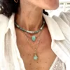 collier-varuna-apatite-amazonite-multitours-paulettequincaillerie-bijoux-createur-pierres-semi-précieuses-fines-lithotherapie-talisman-amulette_360 collier Varuna apatite amazonite est un collier ras de cou puka style surfeur en perles heishi pierres fines d'apatite et d'amazonite bleu lagon