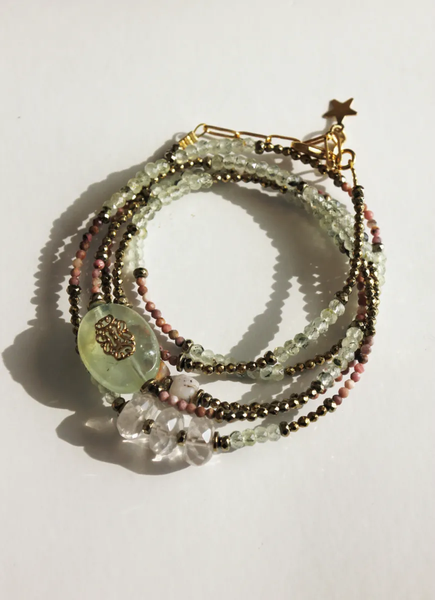 bracelet multitours en phrénite et rhodochrosite