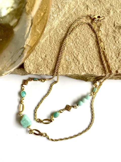 sautoir tina vintage amazonite est un sautoir en maille or vintage et filigrane avec des pierres serties en amazonite